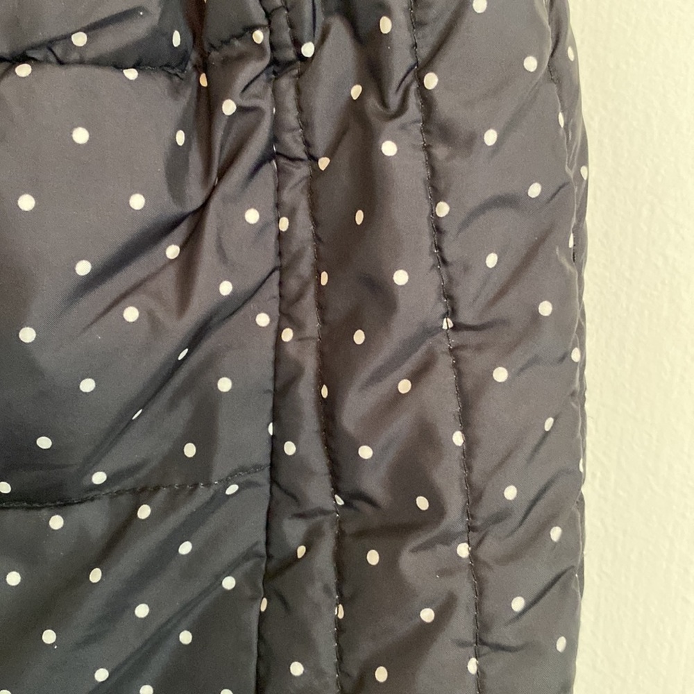 Size Small, 100% Polyester, Two Front Pockets - image 5